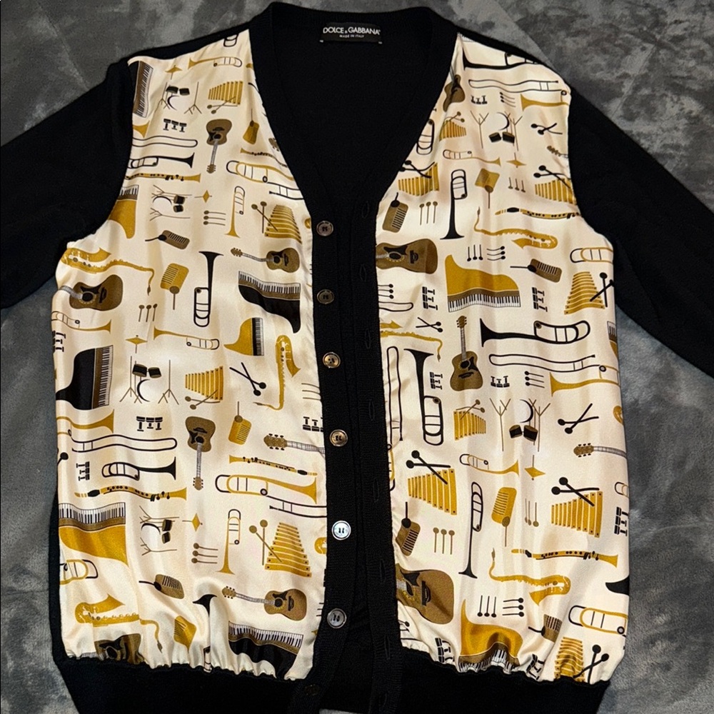 Dolce & Gabbana cardigan size 50 20”armpit to armpit length is 27”L beautiful